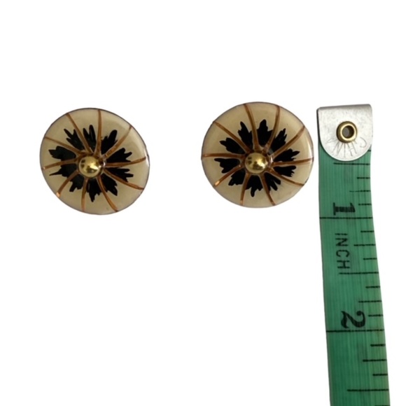 Vintage Enamel Ivory & Black Star Round Clip On Earrings - Picture 5 of 5